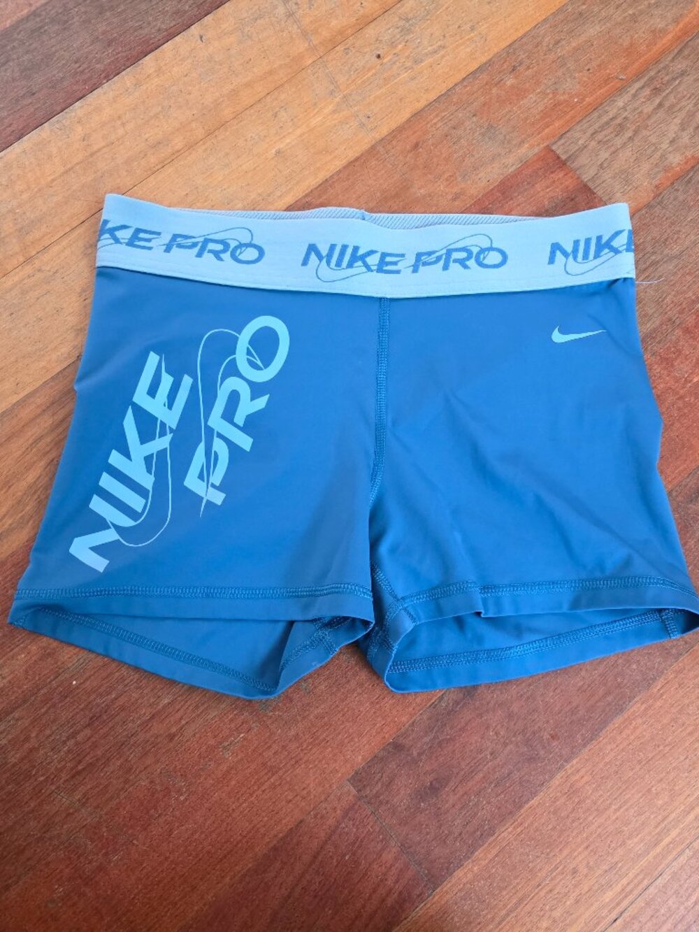 Nike Women's Pro Dri-FIT Mid-Rise 3" Graphic Training Shorts Size M